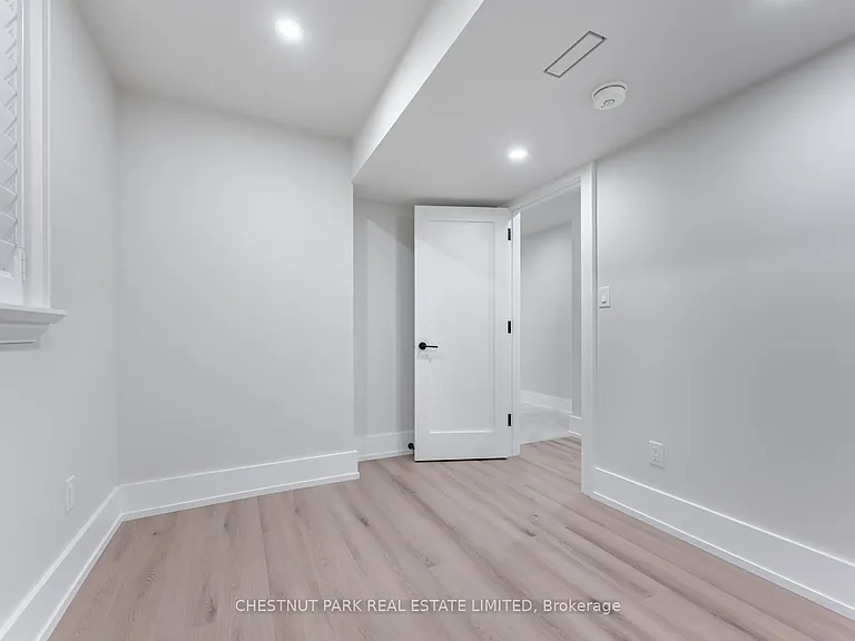 594 Concord Ave #LOWER — Photo 19