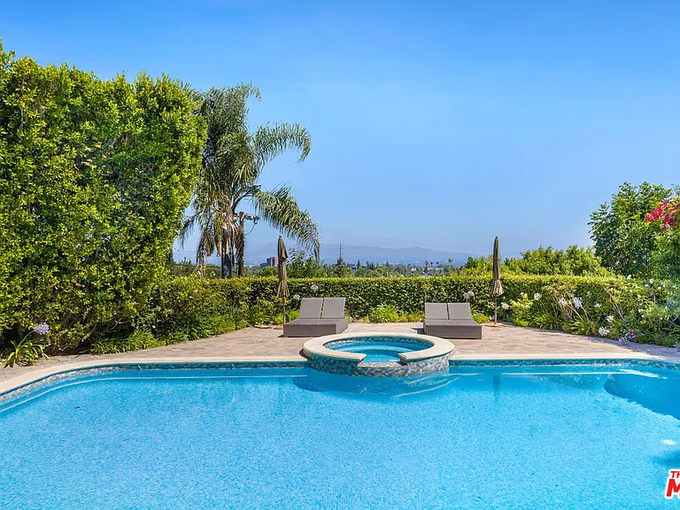 18047 Karen Dr — Photo 4