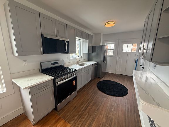 5th image of 131 W Ramapo Ave