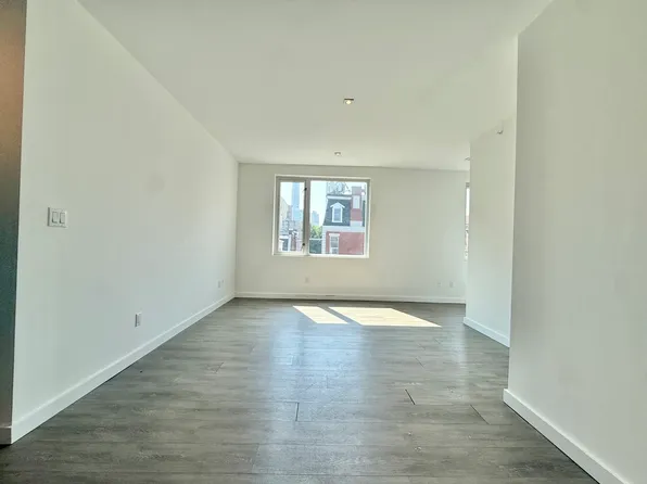 165 Vanderbilt Avenue image 4 of 10