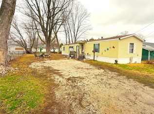 805 E Julia St, Clinton, IL 61727