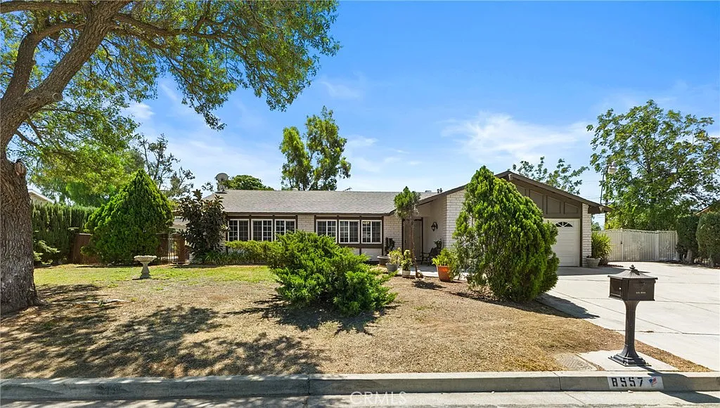 4 bed, 2013 sqft, $4,000 — Photo 1