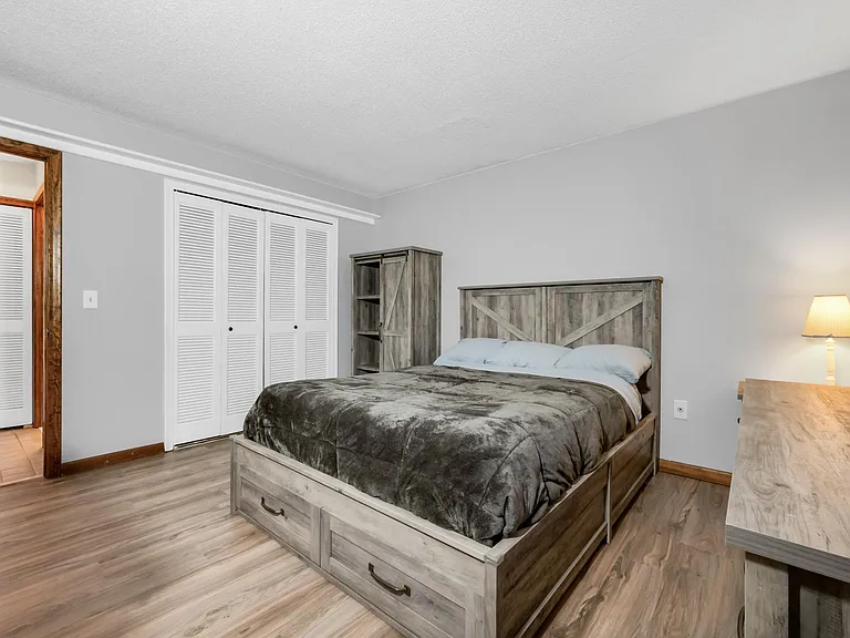 1301 Twin Circle Dr — Photo 11