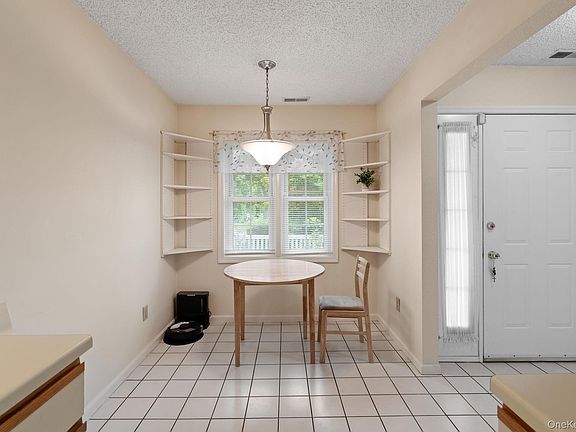 5th image of 27 Spruce Ridge Drive