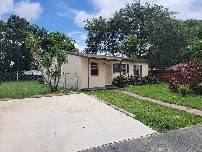 2971 NW 160th St — Photo 3