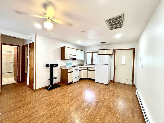 3rd image of 216 Colon Ave #1