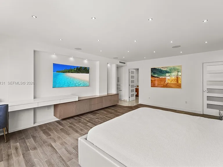 5640 Collins Ave #4D — Photo 11