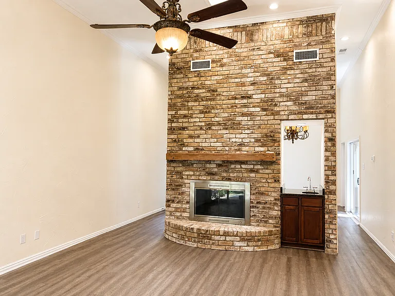 5912 Meadow Wood Ln — Photo 6