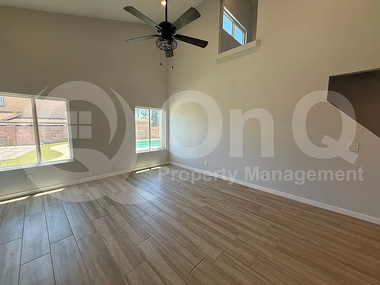 3037 W Monmouth St — Photo 9