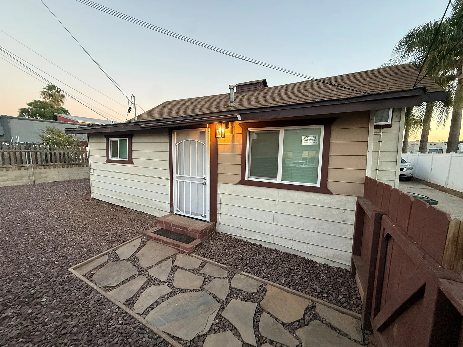 3 bed, 900 sqft, $3,200 — Photo 2