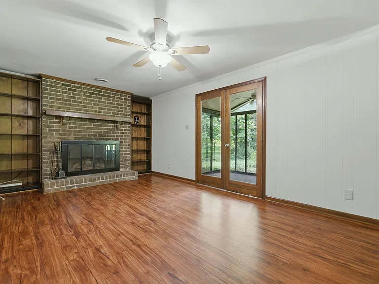 1160 Seven Springs Cir — Photo 12