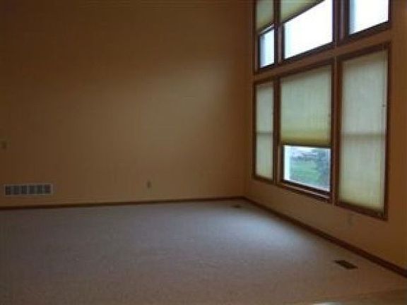 4th image of 356 Green Spruce Dr