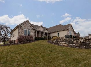 2304 Rustic Woods Ct, Waukesha, WI 53188