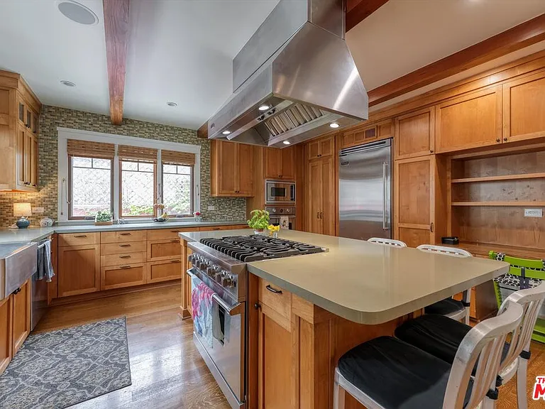 933 Venezia Ave — Photo 13