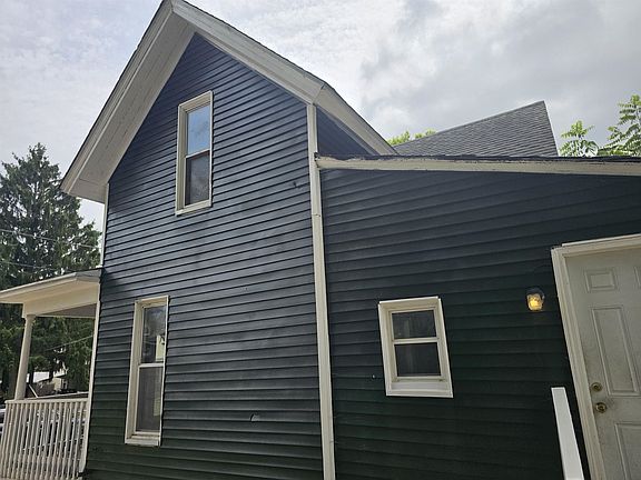 4th image of 444 Forest Ave
