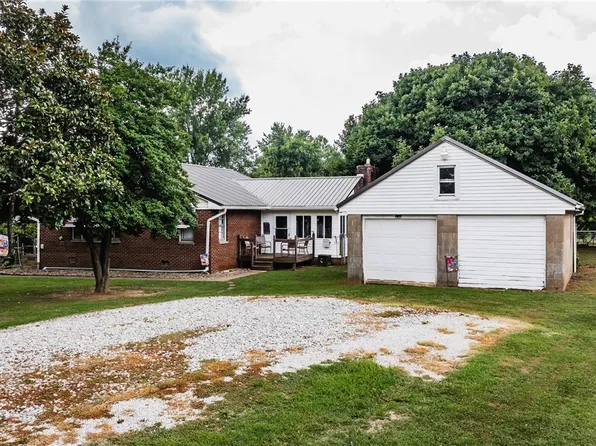 601 8th St, Belpre, OH 45714