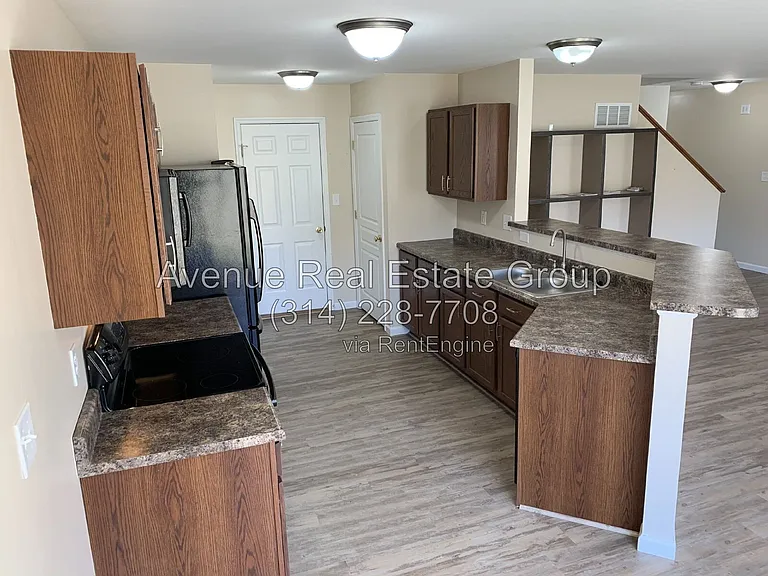 554 Parkgate Dr — Photo 5