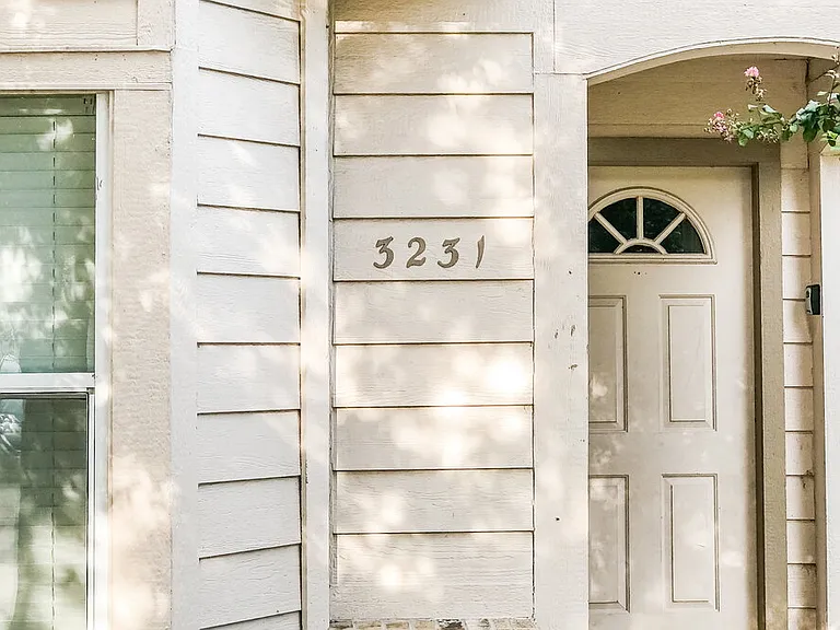 3231 Dartmouth Field Ln — Photo 1