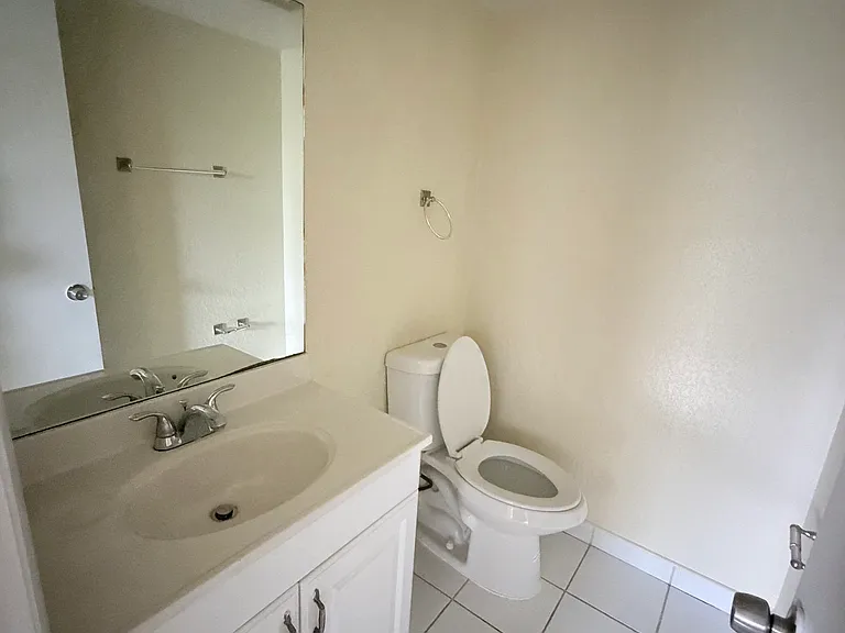 Deerfield Beach Apartments — Photo 4