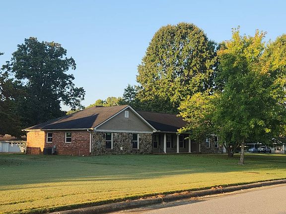 4th image of 1929 Beechwood Dr