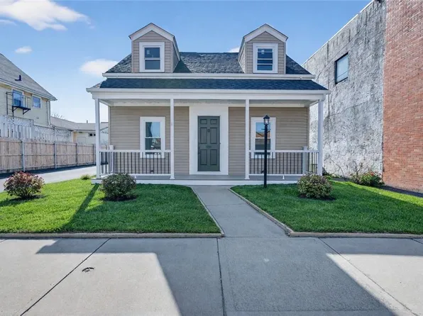 1002 Charles St, North Providence, RI 02904