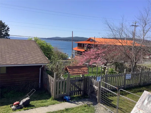 185 1st St, Mount Waddington, BC V0N 3E0