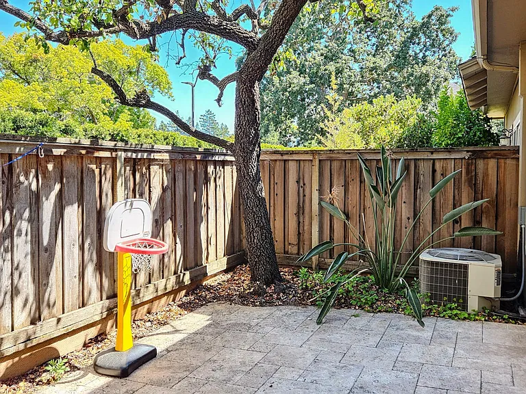 1653 Kentfield Ave — Photo 5