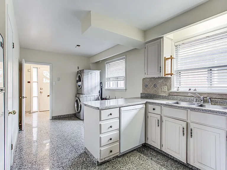 33 Paulvale Cres #UPPER — Photo 11