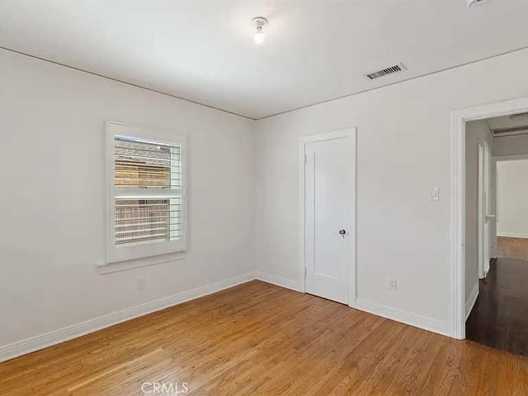 5466 Templeton St — Photo 19