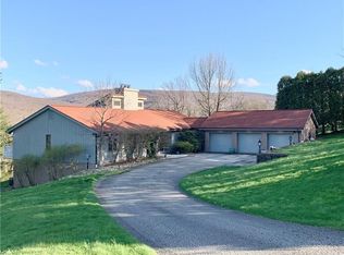 145 Club Manor Rd, Latrobe, PA 15650