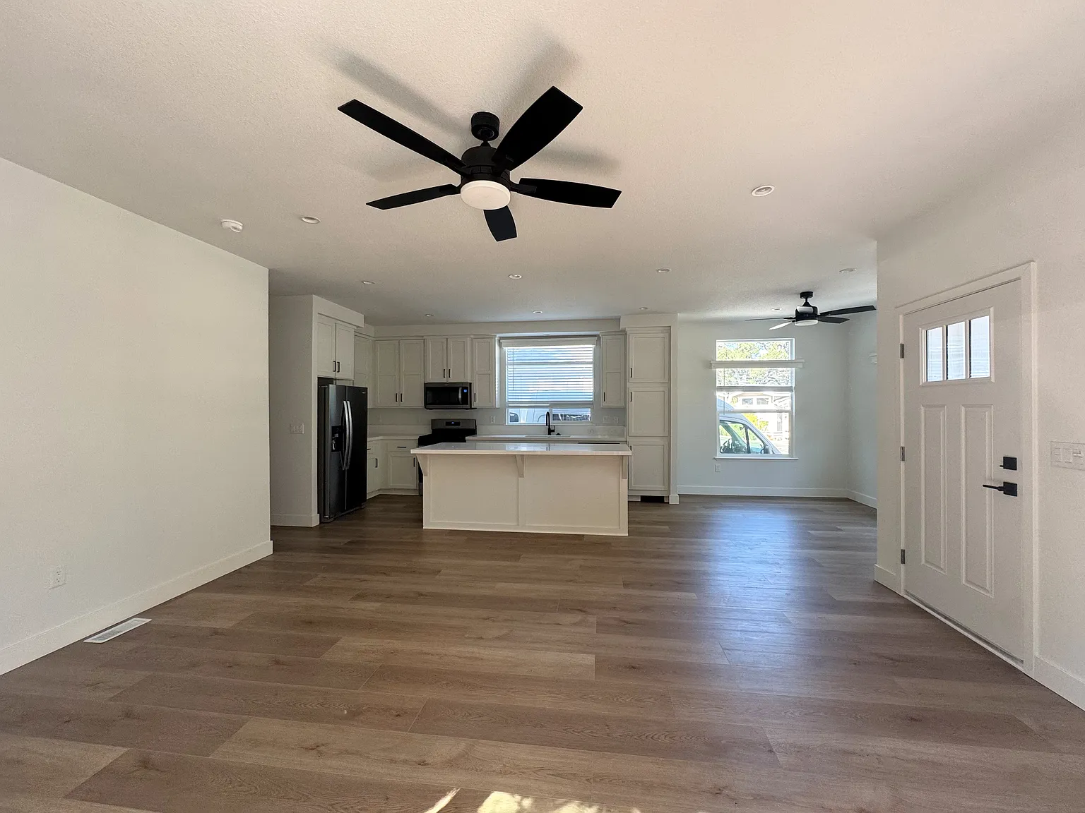 3 bed, 1440 sqft, $4,200 — Photo 3