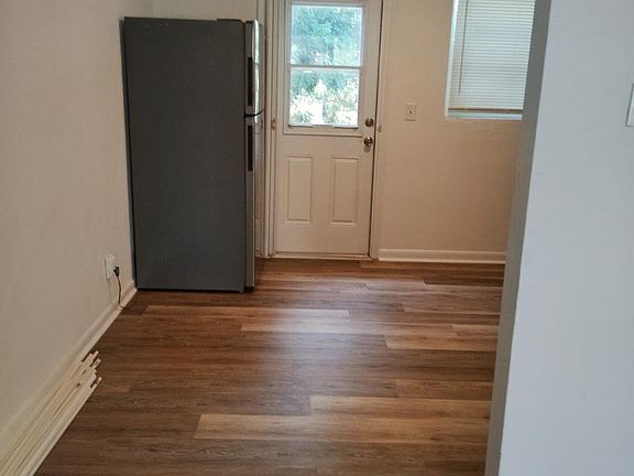 4th image of 828 Prosperity Farms Rd