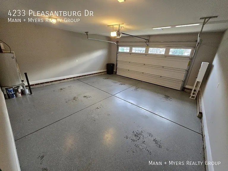 4233 Pleasantburg Dr — Photo 45