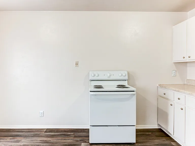 Harbor Square Apartments — Photo 9