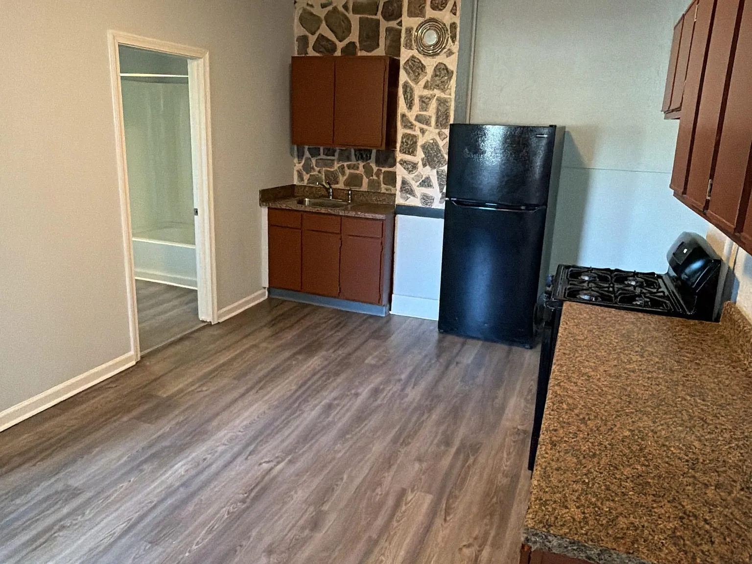 2 bed, 900 sqft, $1,600 — Photo 4