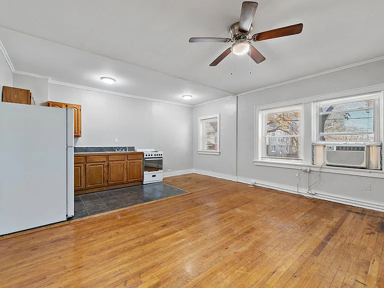 901 E Linwood Blvd — Photo 22