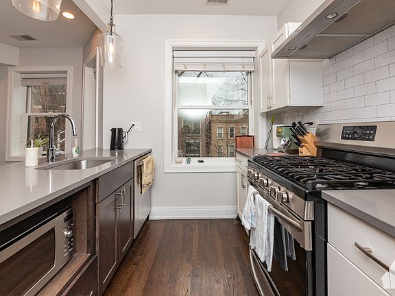 3rd image of 856 N Hermitage Ave APT 2F