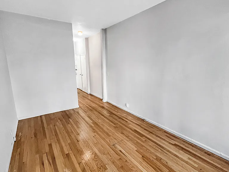 207 E 15th St #2K — Photo 3