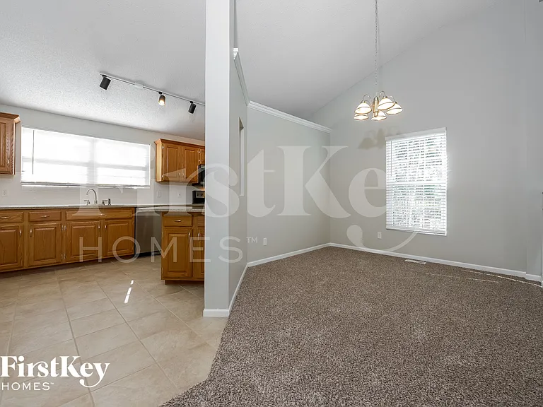 609 Rosehill Dr — Photo 7