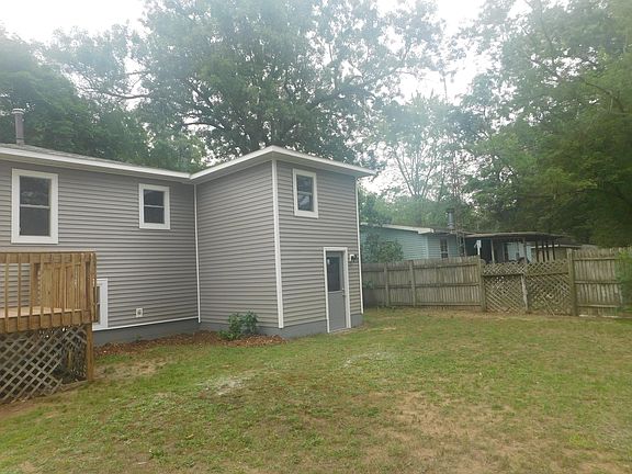 4th image of 1091 Woodridge St