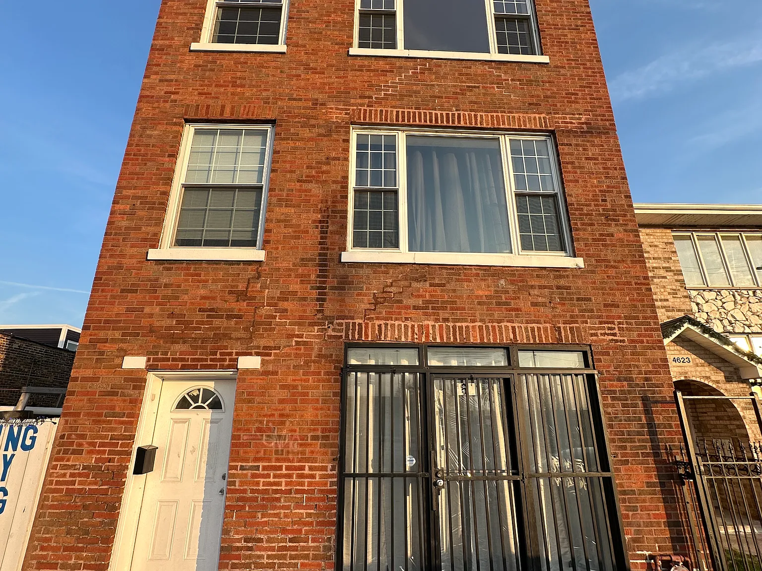 3 bed, 1200 sqft, $2,100 — Photo 1