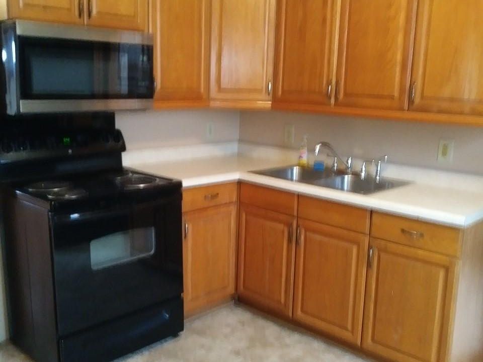 2nd image of 218 Warwick Ave