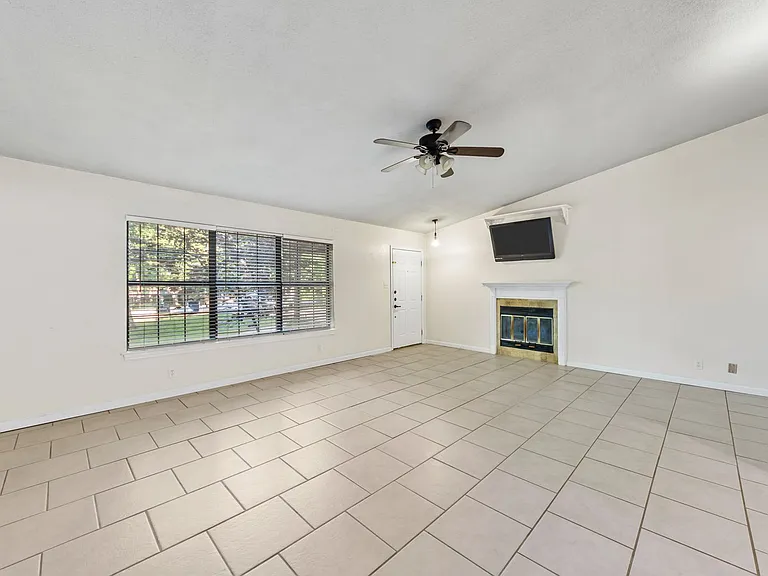 121 Lake Vis W — Photo 5
