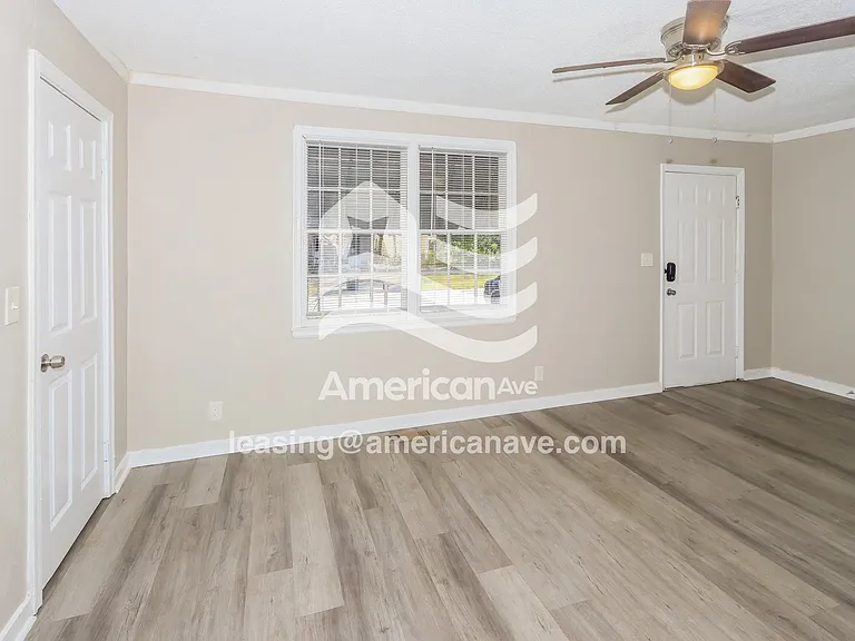 299057_003_wm_-_living_room_13291751.jpg