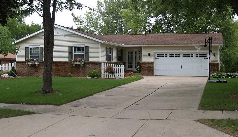 1st image of 2611 Heathcliff St SE
