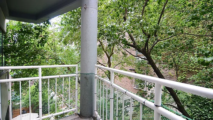 Rented by Park Property Advisors | media 10