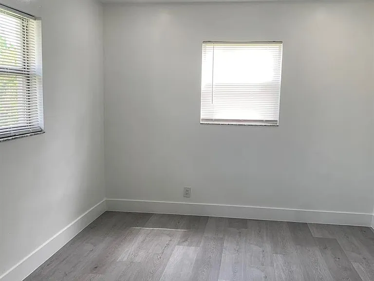 4005 NW 76th Ave — Photo 41
