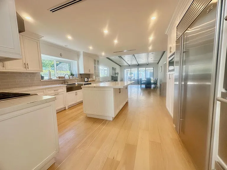 23032 Mariano St — Photo 10