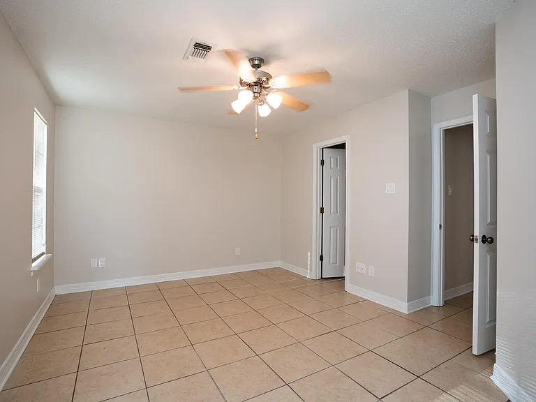 714 Center St — Photo 11