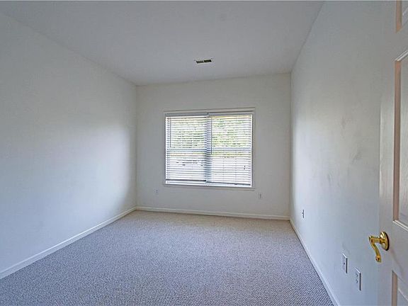 3rd image of 2716 Terrwood Dr E